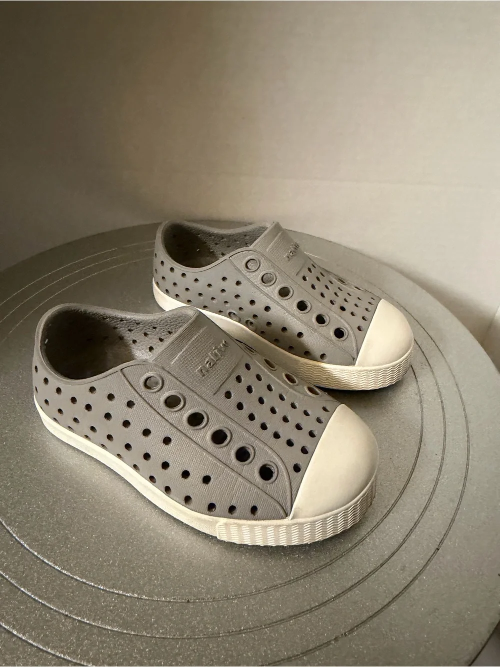Native Shoes Jefferson Water Shoes In Grey Sz C 6 Kids